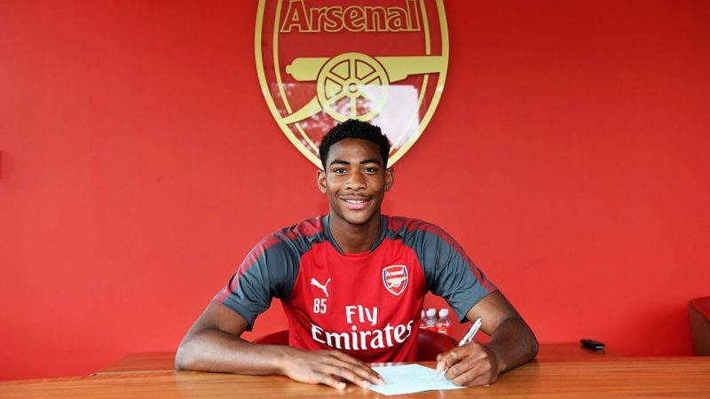 Zech Medley signs pro with Arsenal FC