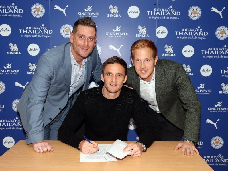 Leicester City midfielder Andy King signs new contract