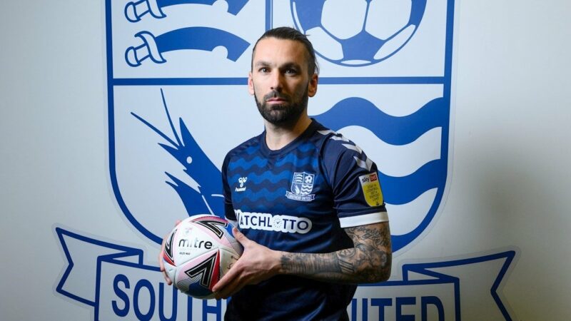 Ricky Holmes joins Southend United